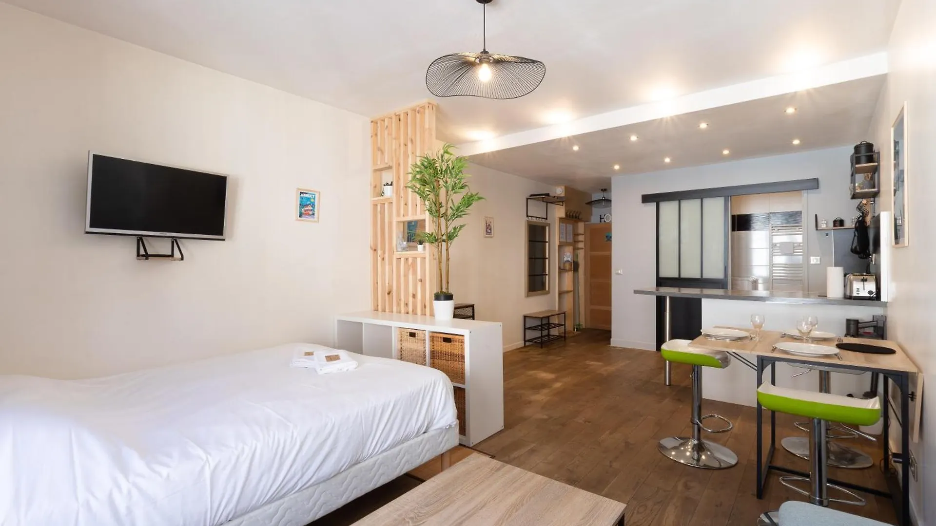 Cabana & Le Cocon Annecy Centre - Proche Gare Et Lac 0*,  France